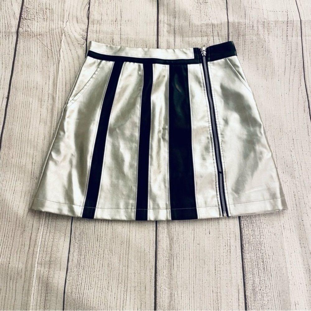 LF SEEK THE LABEL Women’s Metallic Silver & Black Vegan Leather Skirt Size Small